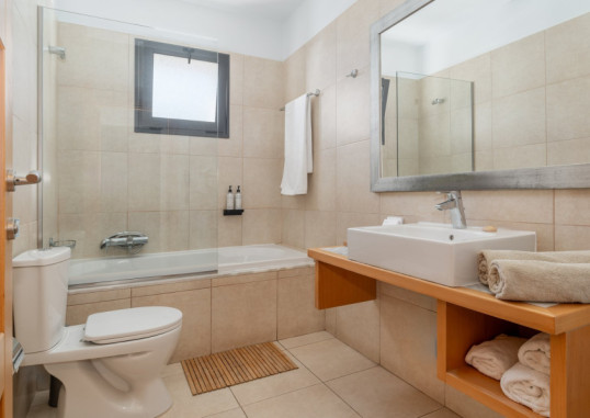 ARIADNE BEACH 24