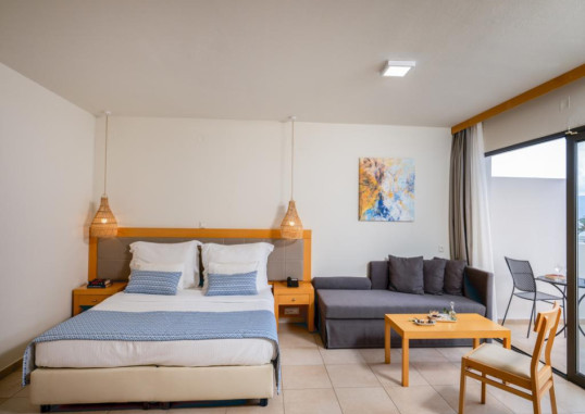 ARIADNE BEACH 25
