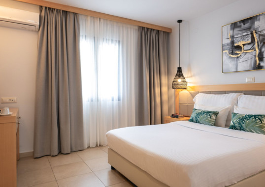 ARIADNE BEACH 30