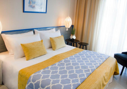 ALEGRIA FENALS MAR (ADULTS ONLY) 13