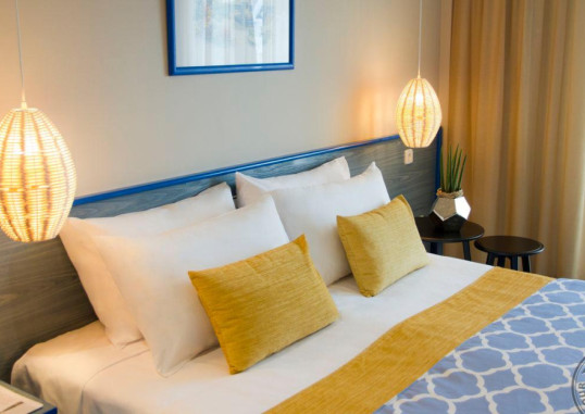 ALEGRIA FENALS MAR (ADULTS ONLY) 16