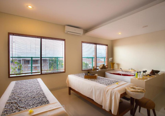 THE SUN HOTEL & SPA 24