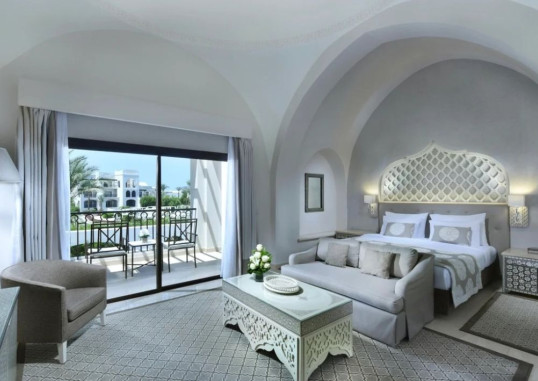 Deluxe Suite 1