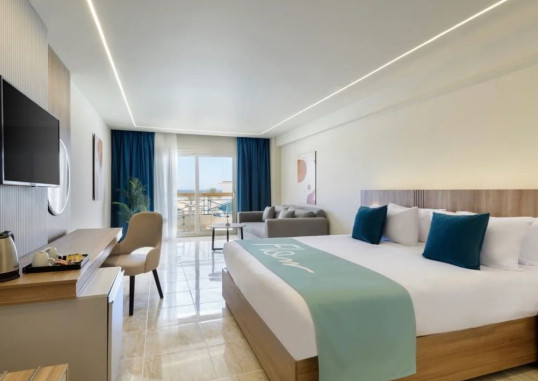 Deluxe Pool or Side Sea View 1