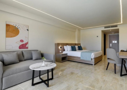 Deluxe Pool or Side Sea View 2