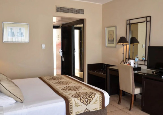Superior Garden / Pool View Room 2
