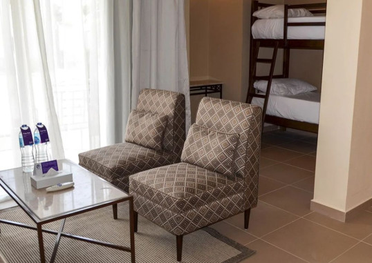 Deluxe Family Room 3