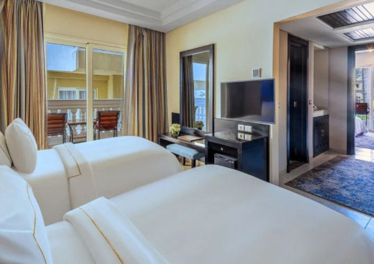 Family Room Aqua 1