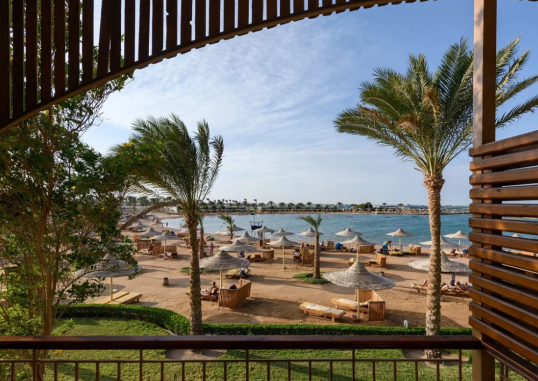 Club Room Beach Front 3