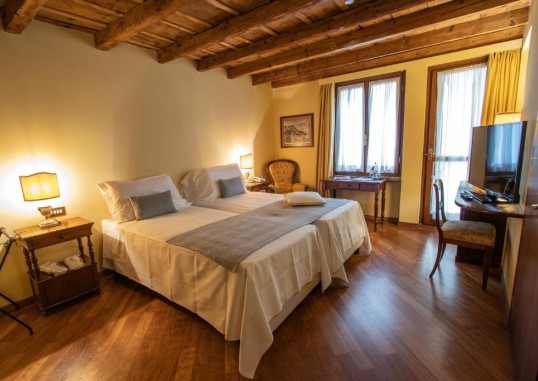 HOTEL LE DUE CORTI 9