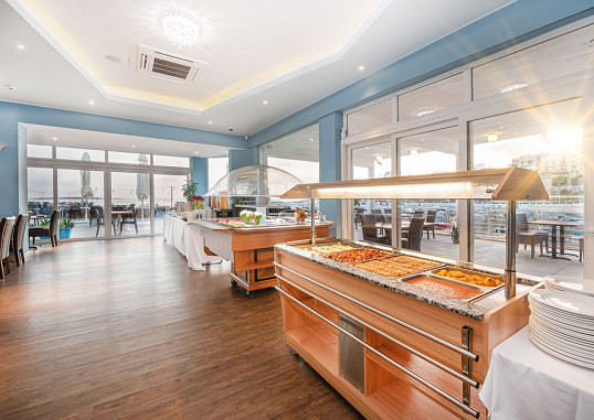 GILLIERU HARBOUR HOTEL 9