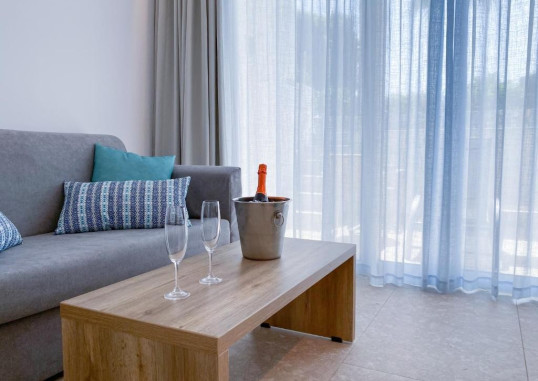 LARDOS BAY HOTEL 4