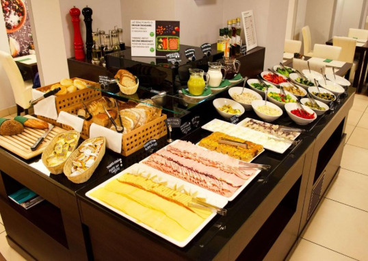 BEST WESTERN HOTEL PORTOS 10