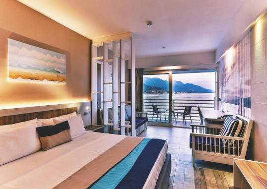 CARINE HOTEL DELFIN 5