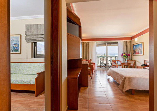 HYDRAMIS PALACE BEACH RESORT 26