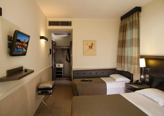 HOTEL ARTIS 6
