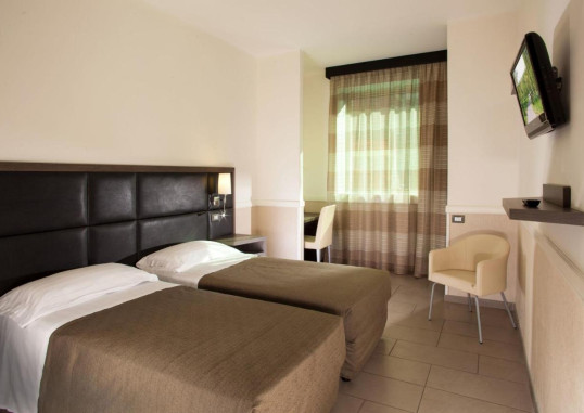 HOTEL ARTIS 13