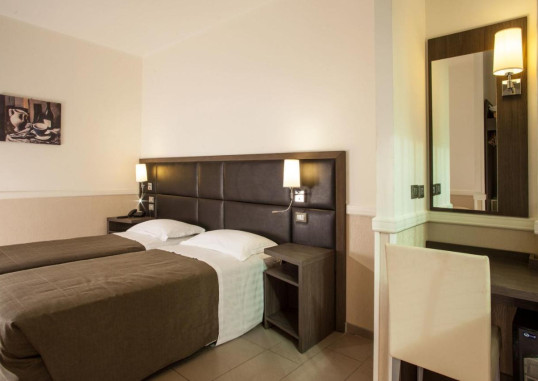 HOTEL ARTIS 14