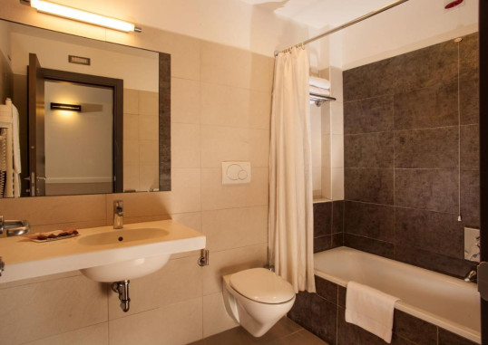 HOTEL ARTIS 16