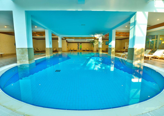 CRYSTAL AURA BEACH RESORT & SPA 4