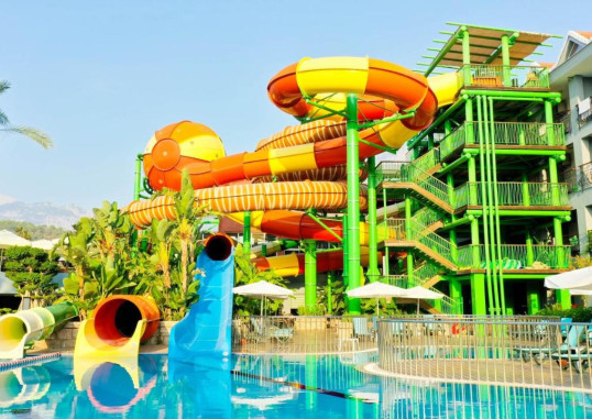 CRYSTAL AURA BEACH RESORT & SPA 3
