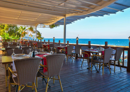 CRYSTAL AURA BEACH RESORT & SPA 2
