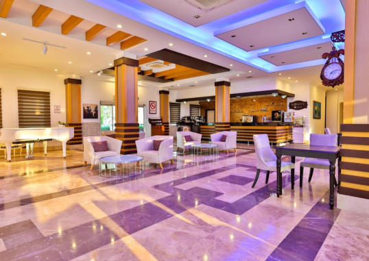 CRYSTAL AURA BEACH RESORT & SPA 9