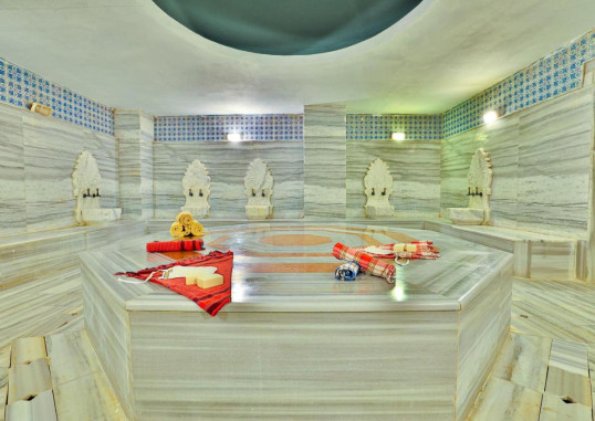 CRYSTAL AURA BEACH RESORT & SPA 11