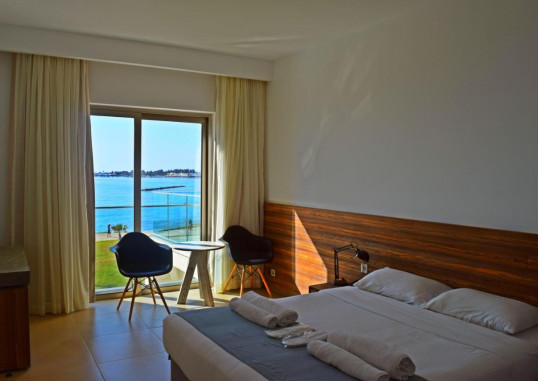 AMPHORA HOTEL & SUITES 18