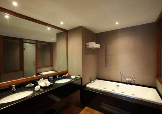 THE BLUE WATER RESORT & SPA 27