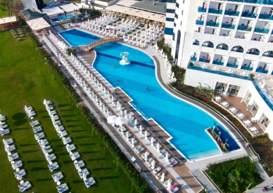 WATER SIDE RESORT & SPA 32