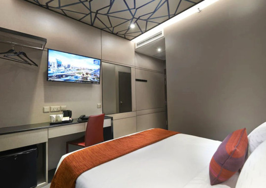HOTEL BOSS 8