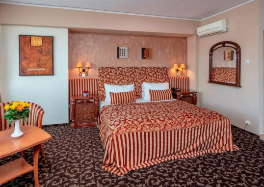 HOTEL CHARLES 3