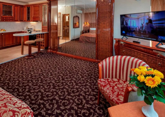 HOTEL CHARLES 13