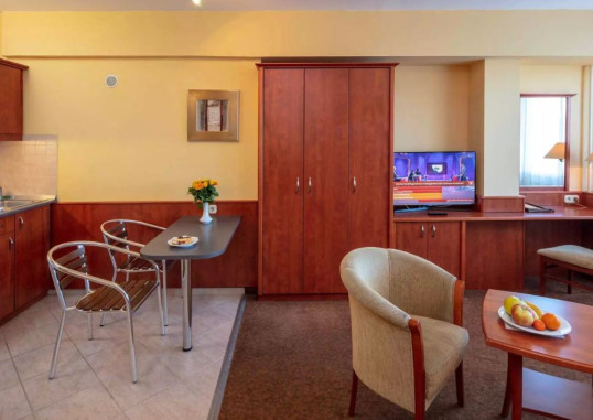HOTEL CHARLES 16
