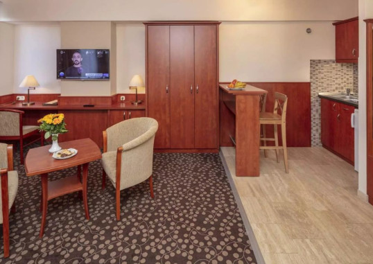 HOTEL CHARLES 18