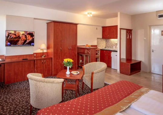 HOTEL CHARLES 19