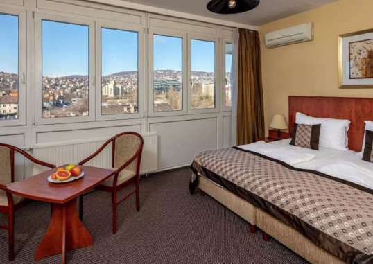 HOTEL CHARLES 24