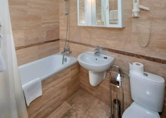 HOTEL CHARLES 26