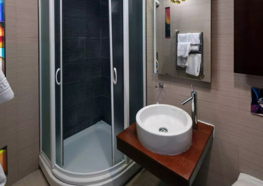 HOTEL CHARLES 28