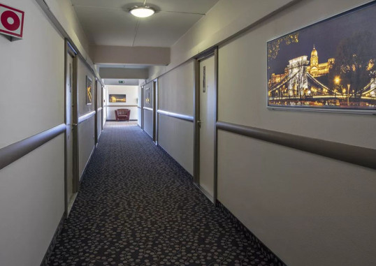 HOTEL CHARLES 29
