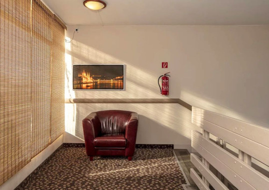 HOTEL CHARLES 30