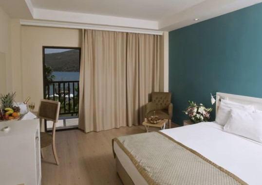 GREEN BAY RESORT & SPA 26
