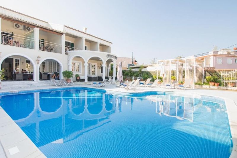 Basseinibaariga puhkus 4* OPERA BLUE hotellis Kreekas!